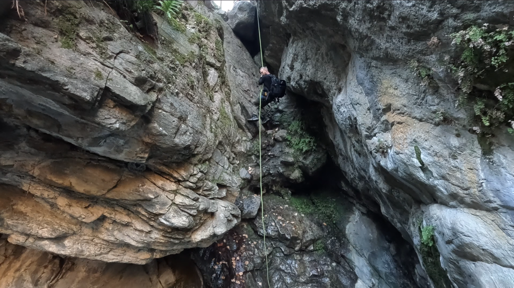 Köysilaskeutuminen kuuman lähteeseen