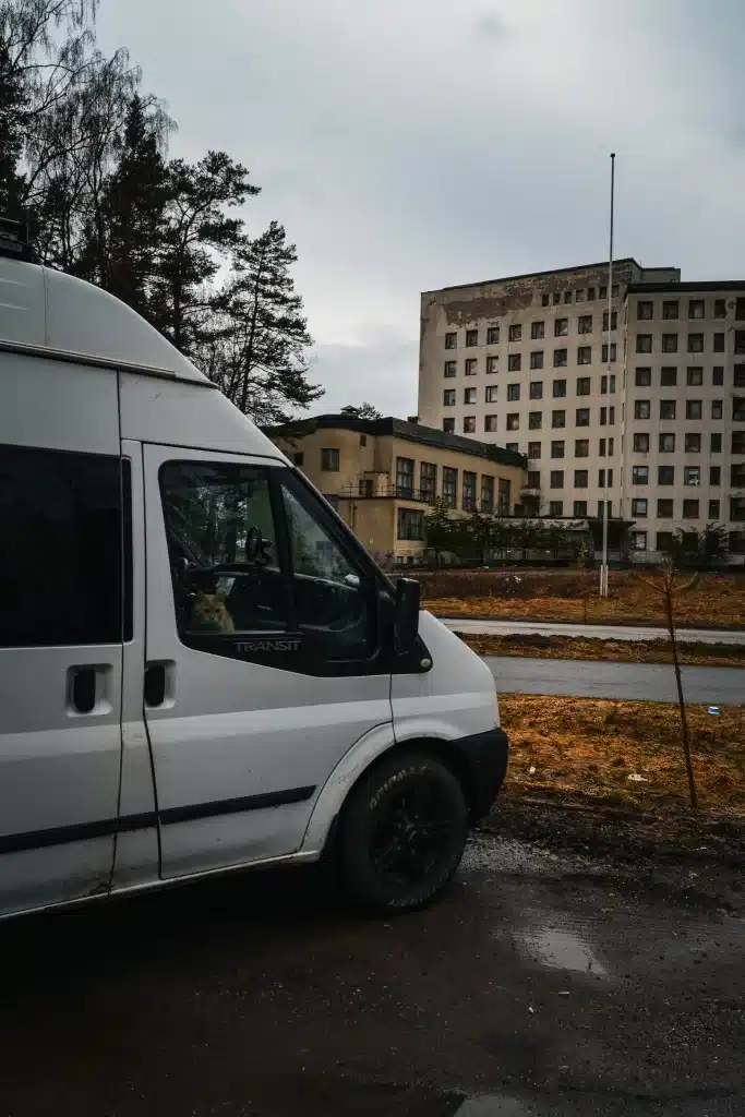 Mikko Transitissa sairaalan parkkipaikalla